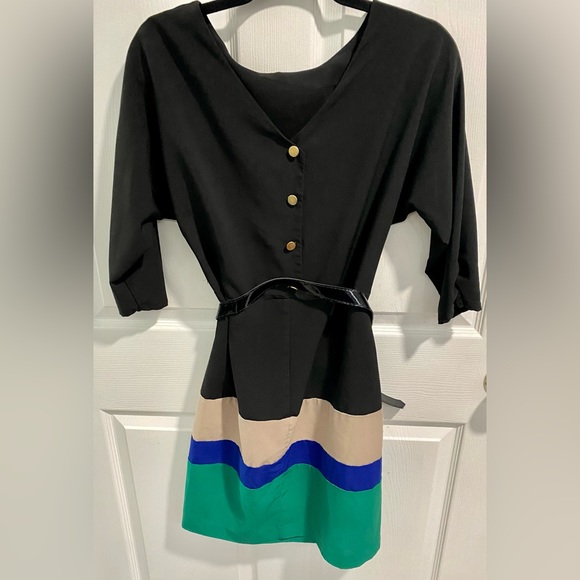 Shelby & Palmer 3/4 Dolman sleeve, Color Block Hem, Belted Shift Dress. Size 6. - Picture 2 of 4